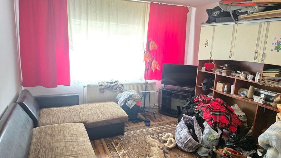 Vand apartament cu o camera in Deva, Eminescu (Micro 15), parter inalt, mobilat - 1
