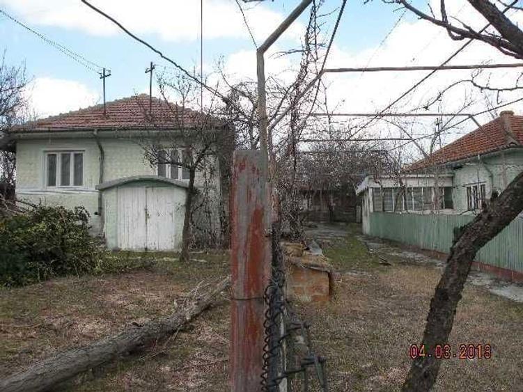 Proprietate cu 2 Case si 2800 mp (ideala pentru 2 familii) situata in Posta Calnau, BZ. - 1