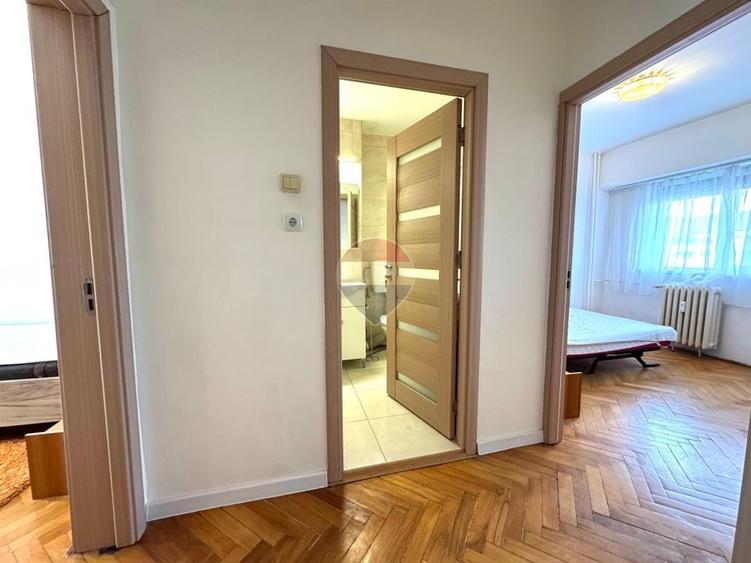 Apartament cu 4 camere decomandat, mobilat în Central