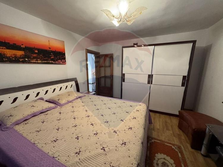 Casă individuală cu 6 camere cu Teren 1526 Mp în Bolotești