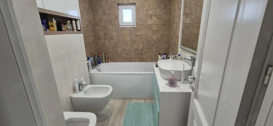 Vand apartament 3 camere-zona Policlinica 2 - 4