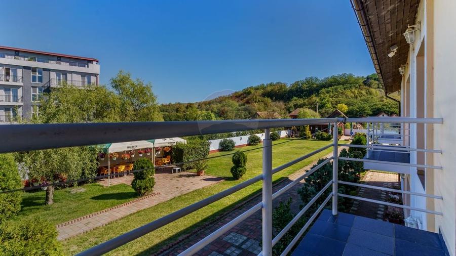 Pensiune cu 16 camere de vanzare, potential investitie,COMISION 0 - 16