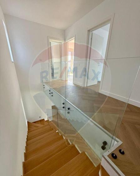 Casa / Vila cu 4 camere de vanzare - 12