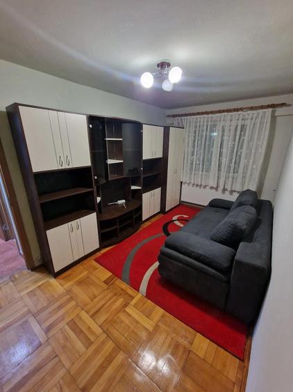 Inchiriez apartament 3 camere - 1