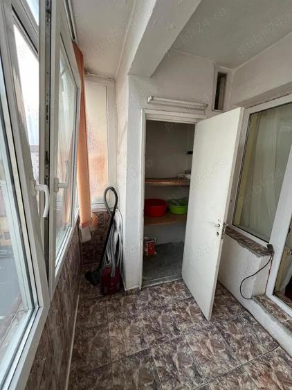 Inchiriez apartament 3 camere - 1