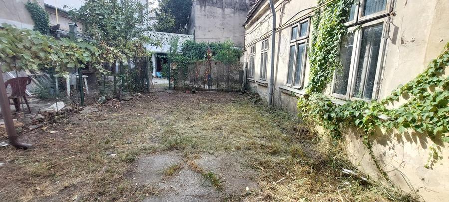 Universitate, Ultracentral, parter de vila, curte proprie, Comision 0 - 6