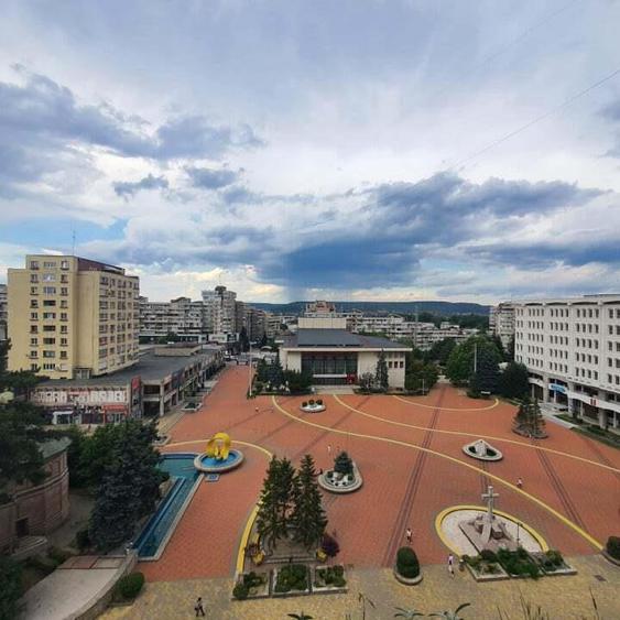 Apartament bloc Mobilux, vedere panoramica superba - 1