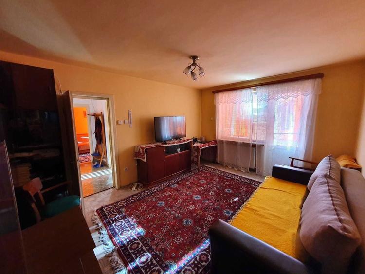Vand apartament cu 3 camere, semidecomandat, situat ultracentral in Campulung Muscel (Strada Emilian Paveliu), imediat langa Tribunal. - 4