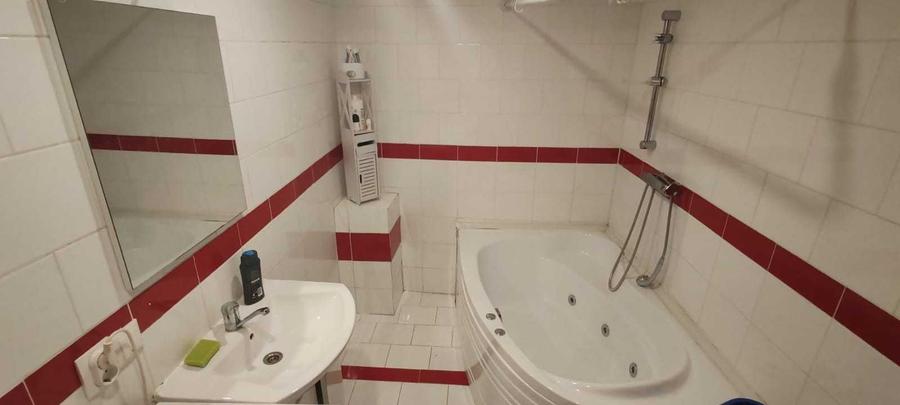 Casă cu 3 camere în Schei