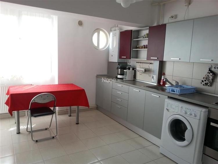 Apartament cu 2 camere semidecomandat, mobilat în Zorilor