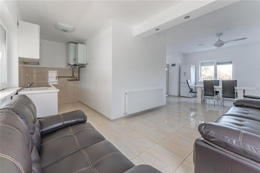 Vila noua, terasa, curte, garaj, cadru armonios, Sanpetru, Brasov - 2