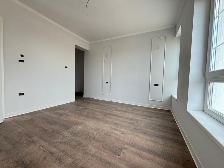 Duplex despartit prin camera tehnica - 4 camere Toate Utilitatile - 7