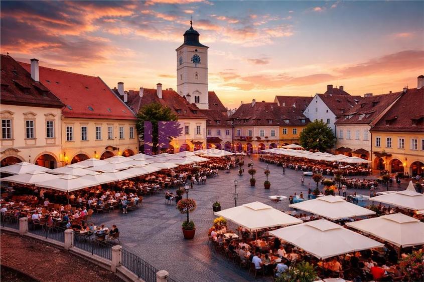 Afacere la cheie ULTRACENTRAL – Restaurant cu terase + apartamente de lux in reg - 1