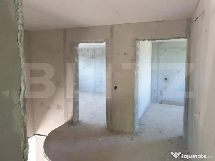 Casă cu 7 camere cu Teren 1000 Mp în Central