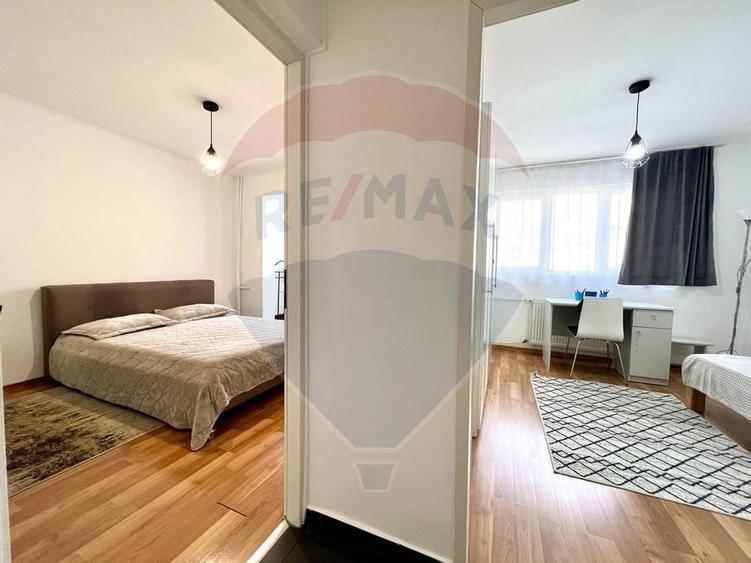 De închiriat apartament cu 3 camere, în zona Dacia - 15