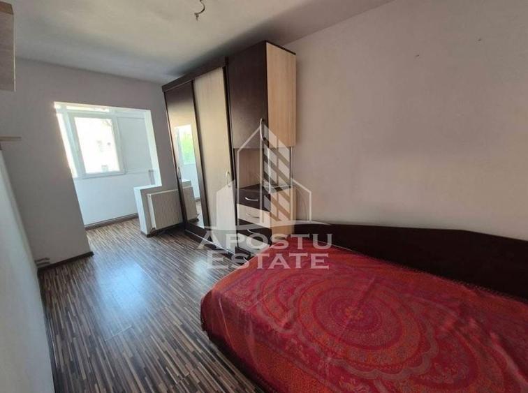 Apartament cu 3 camere de vanzare, centrala proprie, zona Dambovita - 3