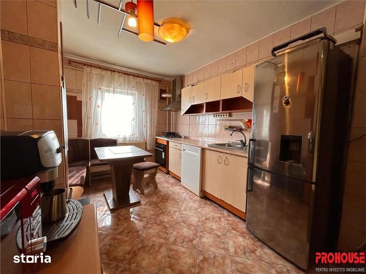 Apartament cu 3 camere decomandat în Ștefan cel Mare