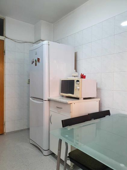 Apartament cu 2 camere decomandat în Moșilor