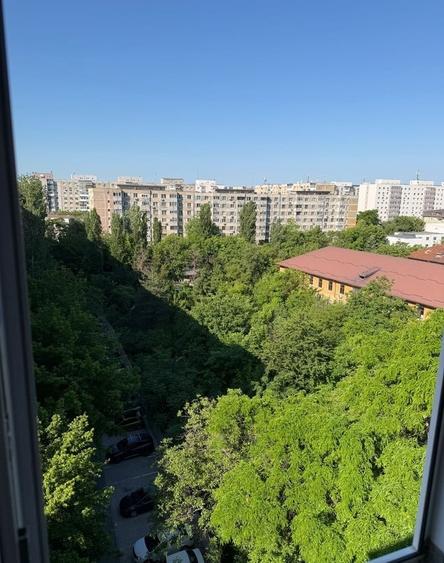 Apartament cu 3 camere semidecomandat, mobilat în Militari