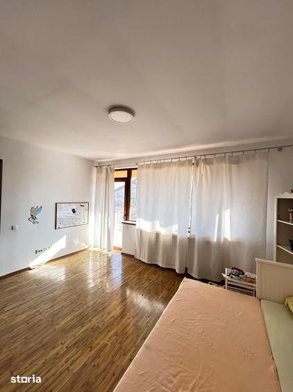 Casă cu 4 camere cu Teren 245 Mp în Domnești