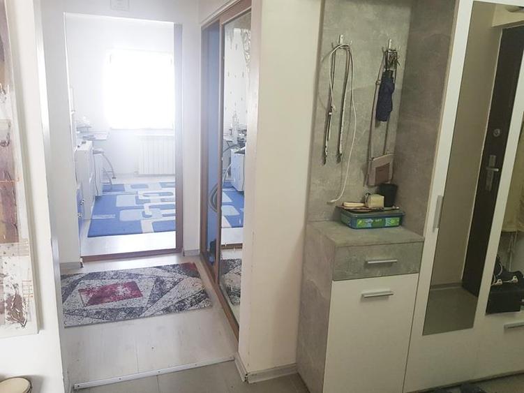 Apartament cu 3 camere decomandat, mobilat în Apollo