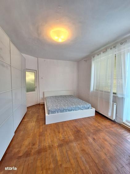 Apartament cu 3 camere în Rosetti