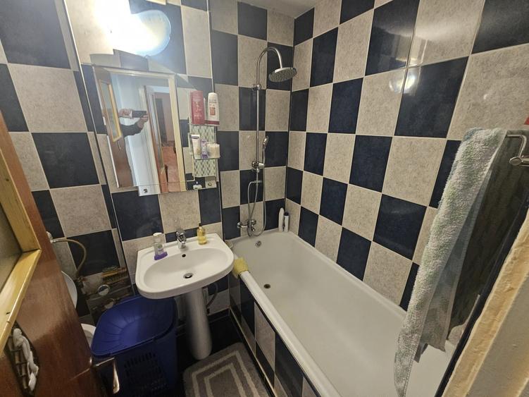 Apartament cu 4 camere decomandat, mobilat în Dristor