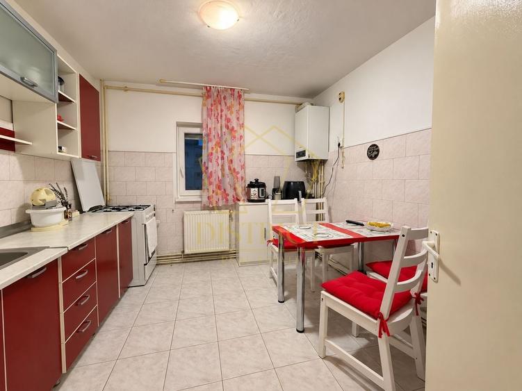 Apartament cu 3 camere decomandat, mobilat în Girocului