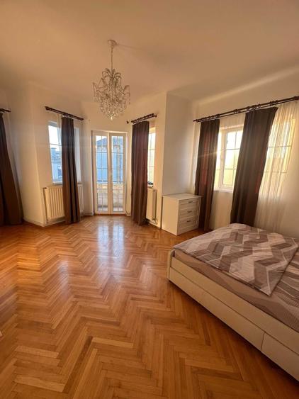 Apartament cu 3 camere semidecomandat în Central