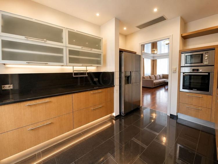Apartament cu 3 camere decomandat, mobilat în Capitale