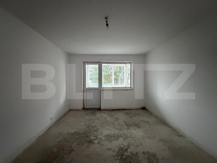 Apartament cu 3 camere semidecomandat în Astra