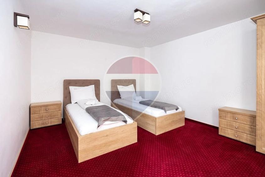 Casă cu 13 camere cu Teren 869 Mp în Central
