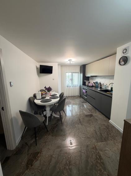 Apartament cu 4 camere decomandat în Central