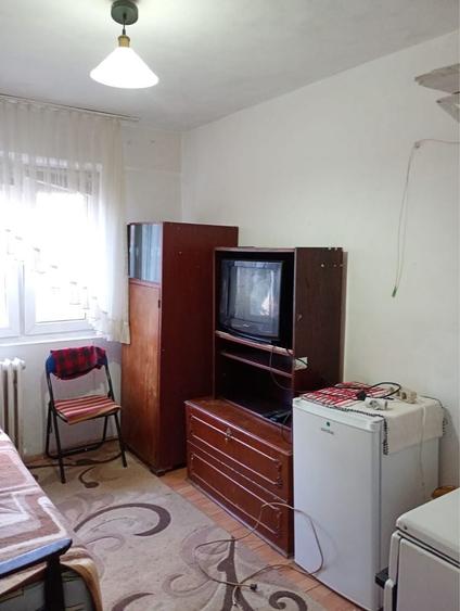 Garsonieră decomandată în Romanilor