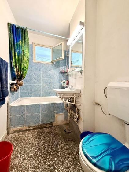 Apartament cu 3 camere semidecomandat în Titan