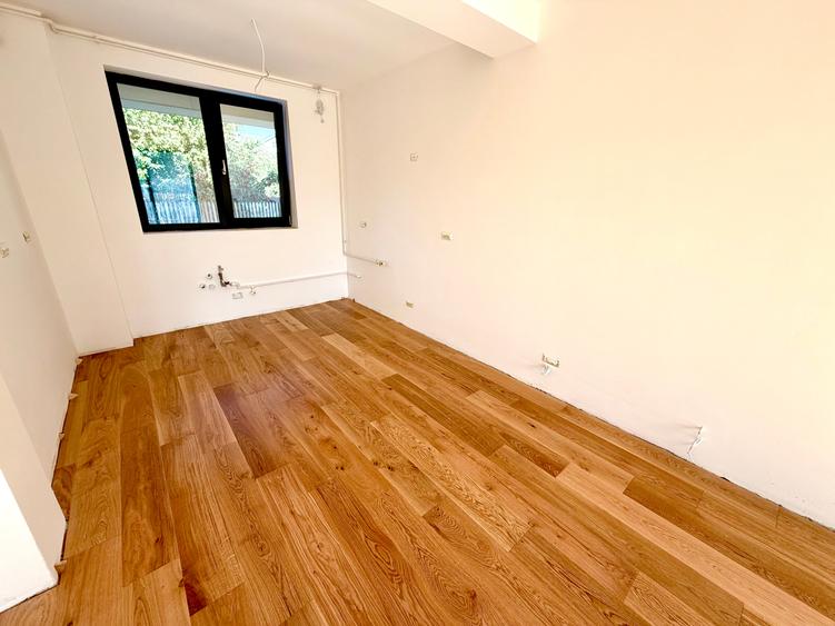 Duplex cu 5 camere cu Canalizare în Sud