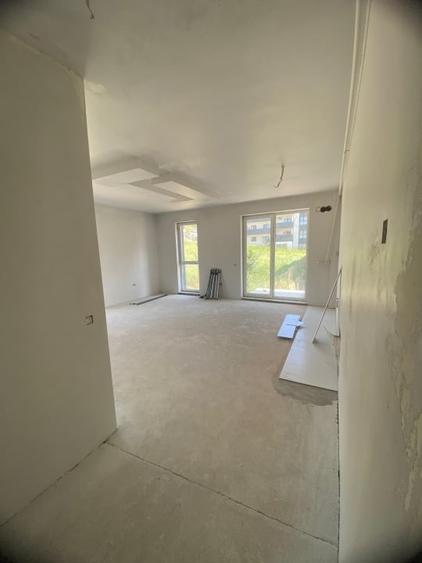 Apartament cu 3 camere semidecomandat în Apahida