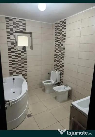 Casă cu 4 camere cu Teren 345 Mp în Malu Mare