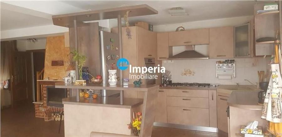 Casă individuală cu 5 camere cu Piscina în Breazu