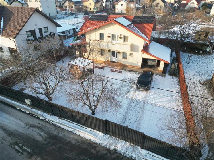 Casă cu 5 camere cu Teren 646 Mp în Aeroport