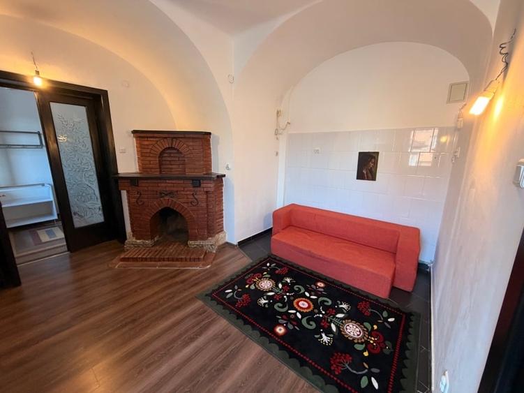 Apartament cu 4 camere decomandat, mobilat în Dacia