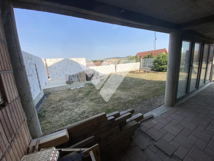 Casă individuală cu 4 camere cu Canalizare în Șura Mare
