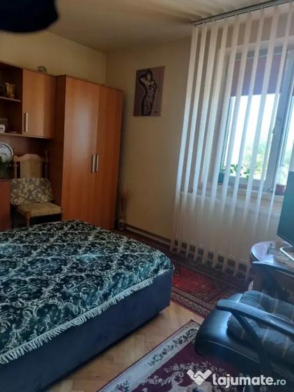 Apartament 3 camere, 60 mp, zona Bals - 1