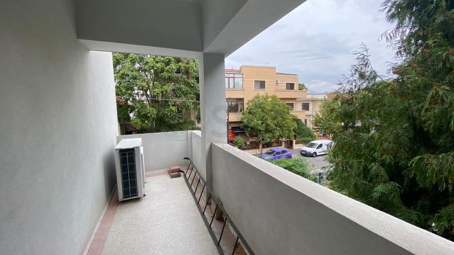Casă individuală cu 10 camere cu Canalizare în Cotroceni