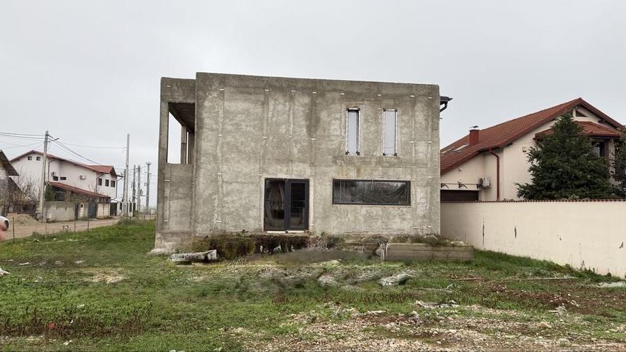 Casă cu 4 camere în Păulești