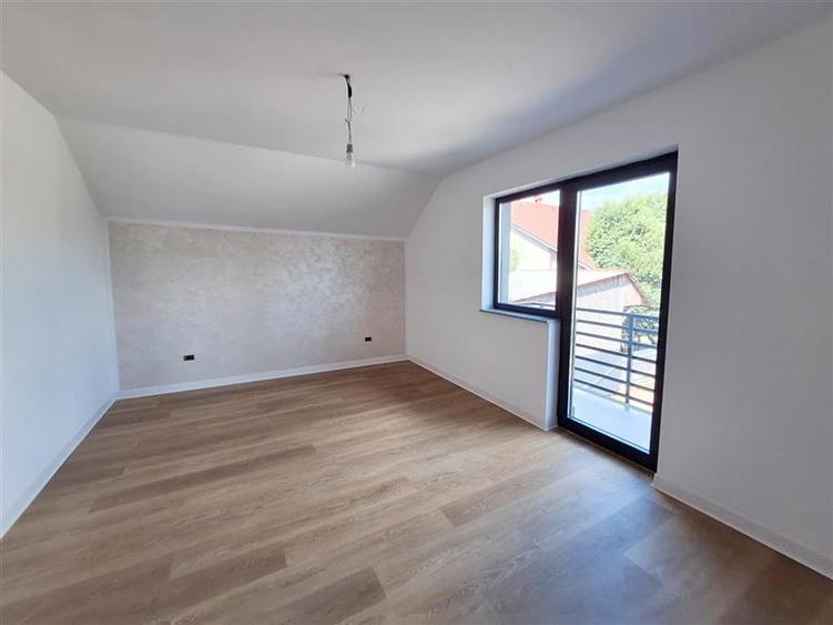 Casă cu 4 camere cu Teren 430 Mp în 9 Mai