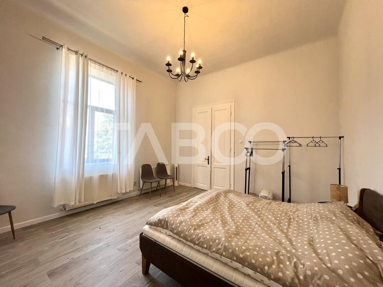 Apartament cu 3 camere semidecomandat, mobilat în Central