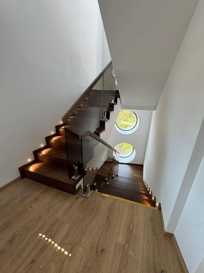 Casă individuală cu 12 camere cu Piscina în Băneasa