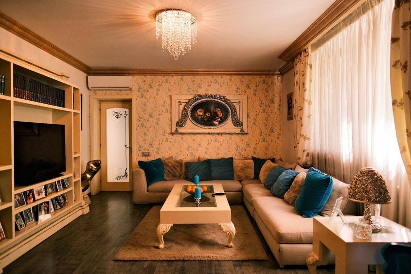 Casă individuală cu 7 camere cu Piscina în Domenii