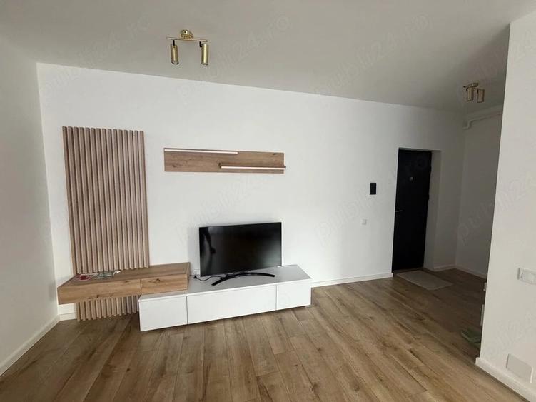 Apartament cu 3 camere semidecomandat în Florești